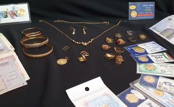 اهدای ٣٣ قطعه طلا توسط بانوان قوچانی به جبهه مقاومت لبنان