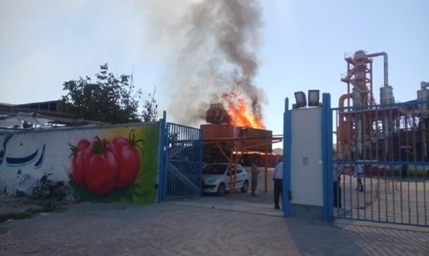 مصدومیت ۱۷ نفر در آتش‌سوزی کارخانه رُب فاروج